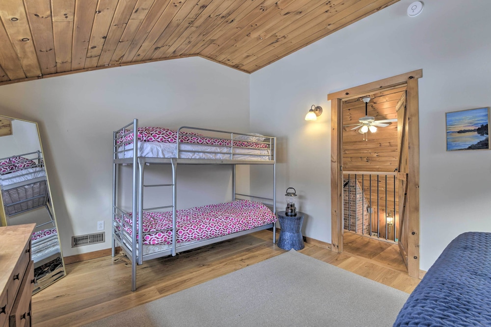 Upscale Montgomery Cabin Near Jay Peak Resort - photo 10