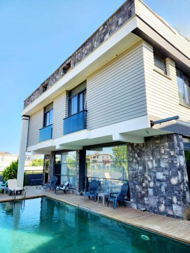 Oldskool Town Houses 15 Minutes Walk To Lara Beach — 4-Star Luxury Hotel in Antalya, Turkey
