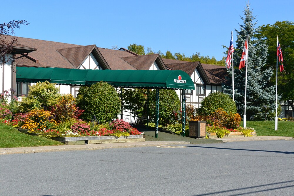 McIntosh Country Inn & Conference Centre in Canada pet-friendly hotel Morrisburg