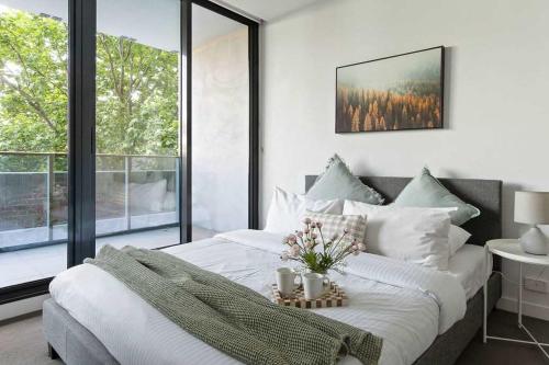 A Cozy Apt Right Next to Southern Cross Station — 4-Star Luxury Hotel in Melbourne, Australia