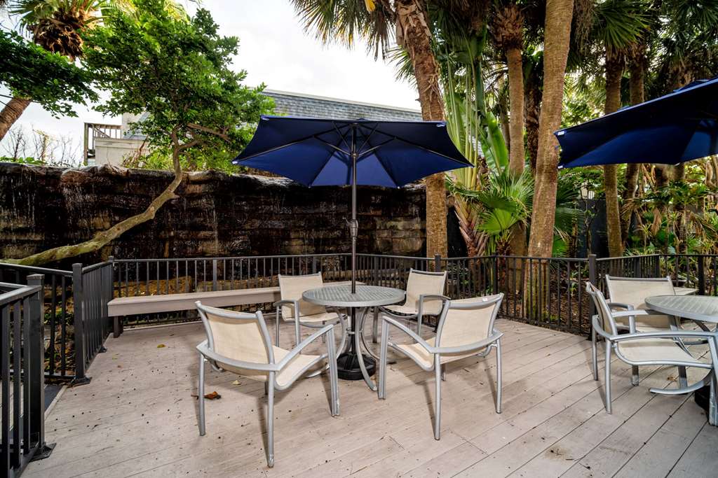 La Quinta Inn & Suites by Wyndham Cocoa Beach Oceanfront - photo 43
