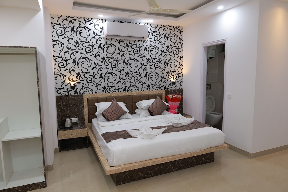Sairaah Golden Suites Shirdi — Shirdi