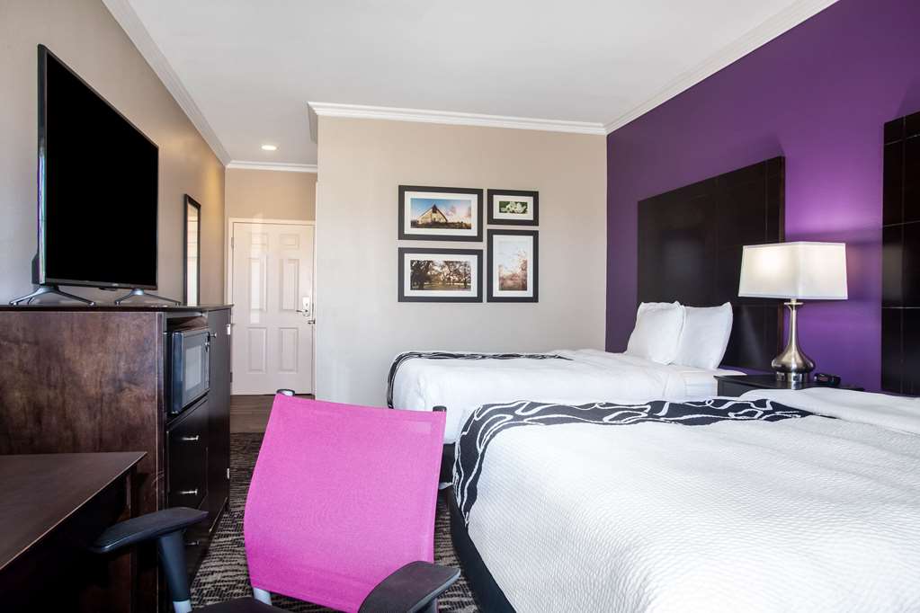 La Quinta Inn & Suites by Wyndham Columbus TX - photo 27