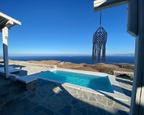 Villa with Infinity Pool And Exceptional Sea View — 4-Star Luxury Hotel in Kythnos, Greece