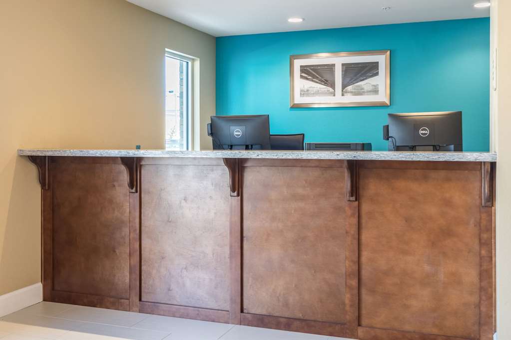 Econo Lodge Inn & Suites North Little Rock near Riverfront - photo 3