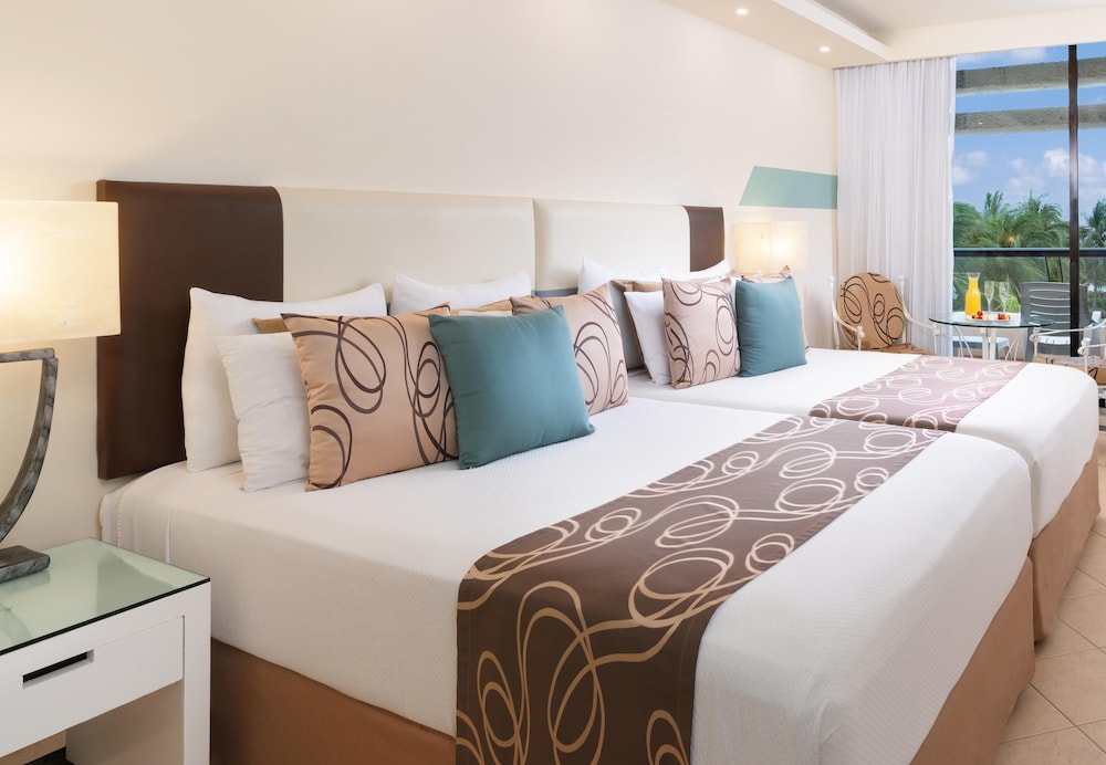 The Grand Oasis Cancun All Inclusive