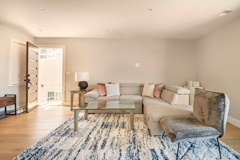 Lux Apartment on hill close to SF — 4-Star Luxury Hotel in Daly City, United States