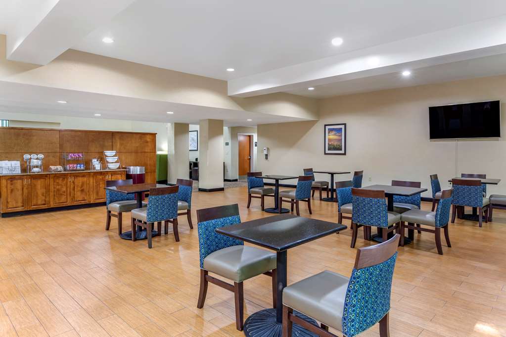 Comfort Suites Clayton Garner - photo 31