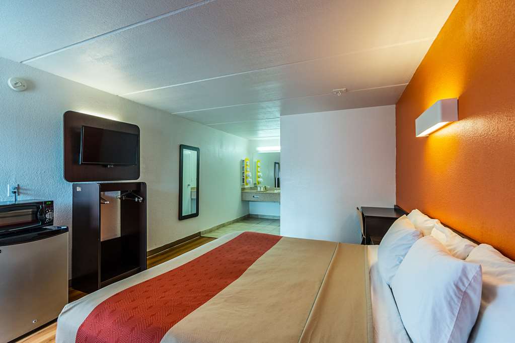 Motel 6 Cleveland TX - photo 7