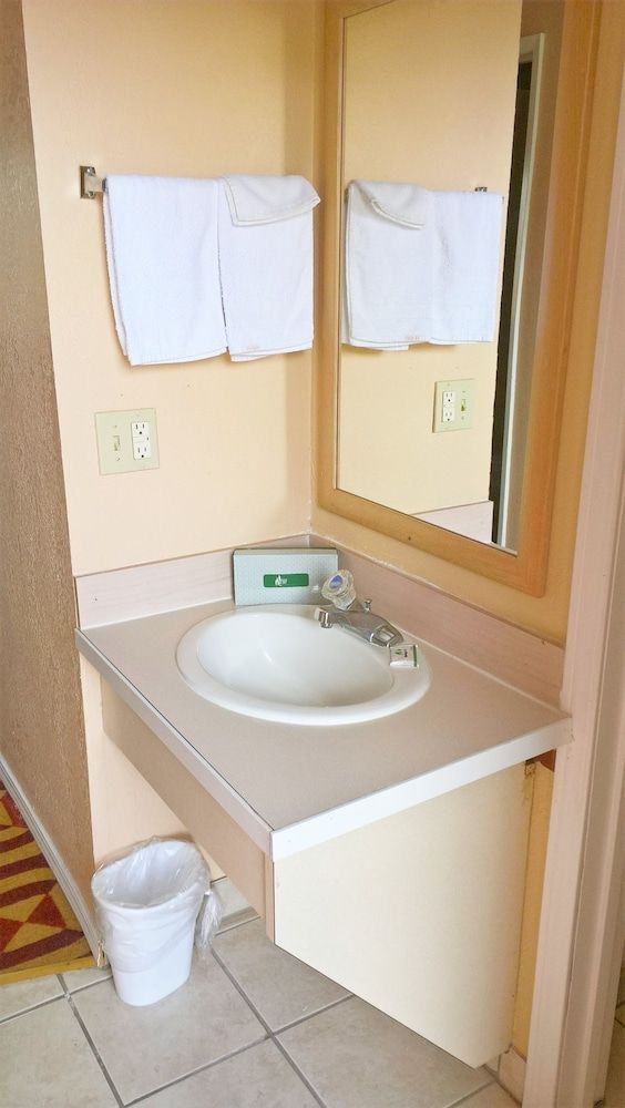 Portland Value Inn and Suites - photo 6