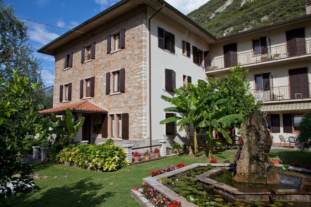 Hotel San Carlo - last minute hotel in Malcesine