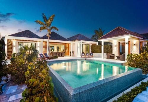 Brise De Mer 6 BR Villa Beachfront — 4-Star Luxury Hotel in Providenciales, Turks and Caicos Islands