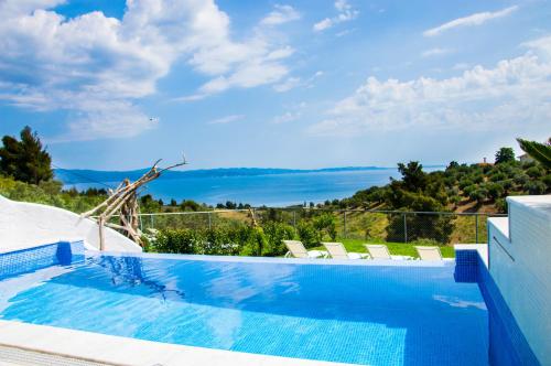 Xalonia Villas — 4-Star Luxury Hotel in Agios Nikolaos, Greece