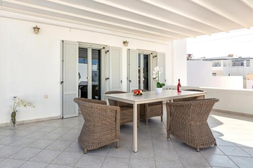 Panos Apartment Naousa — 4-Star Luxury Hotel in Naousa, Greece