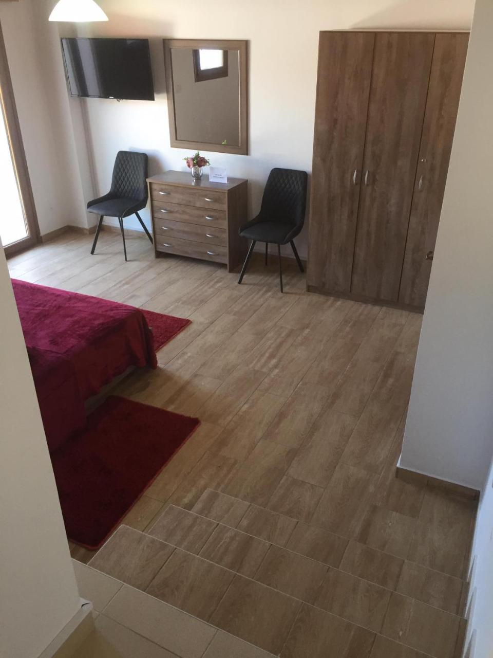 Love Holiday Suite 1