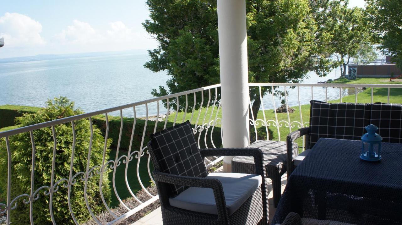 Villa Gabriella Vízparti — 4-Star Luxury Hotel in Balatonboglar, Hungary