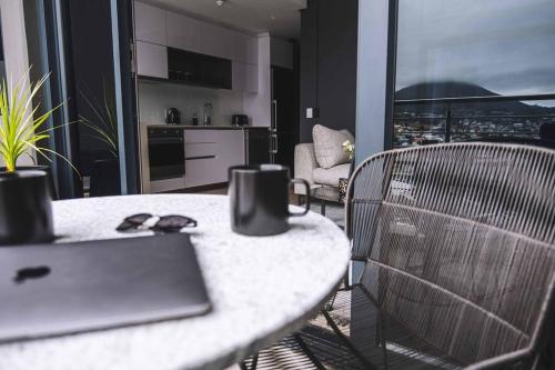 Table Mountain View Stylish one bedroom with stunning Lion’s Head & Table Mountain views