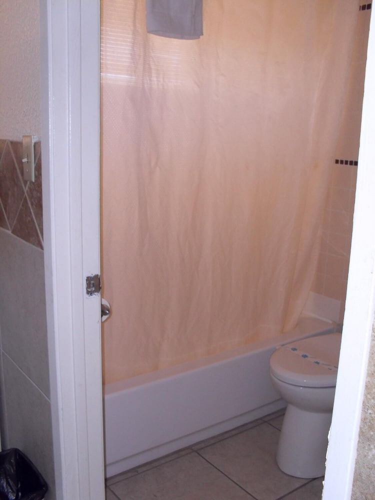 Budget Inn Boron - photo 16