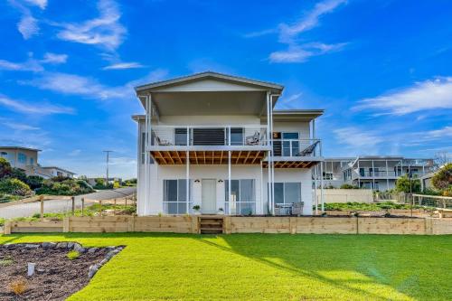 66 Neighbour Ave Goolwa Linen Provided — 4-Star Luxury Hotel in Goolwa, Australia