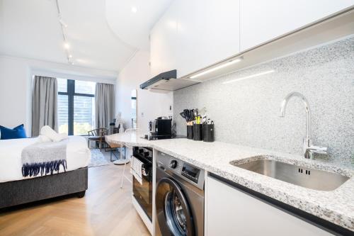 Zeeland Pier 707 7th Floor Studio near CTICC with FREE Onsite Parking