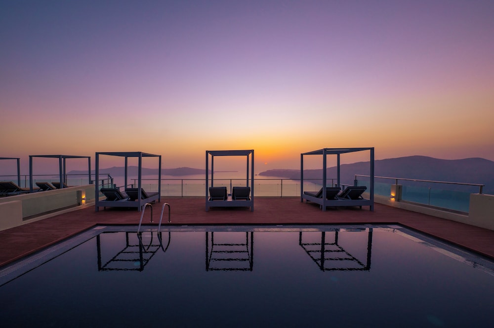 Gizis Cliffside Suites in Fira, Greece