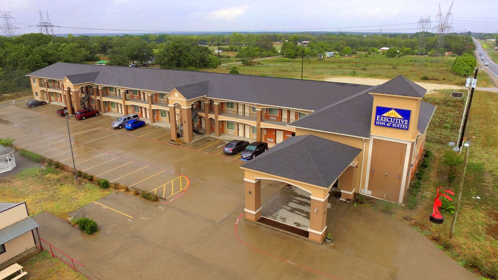 Executive Inn & Suites Jewett - photo 42