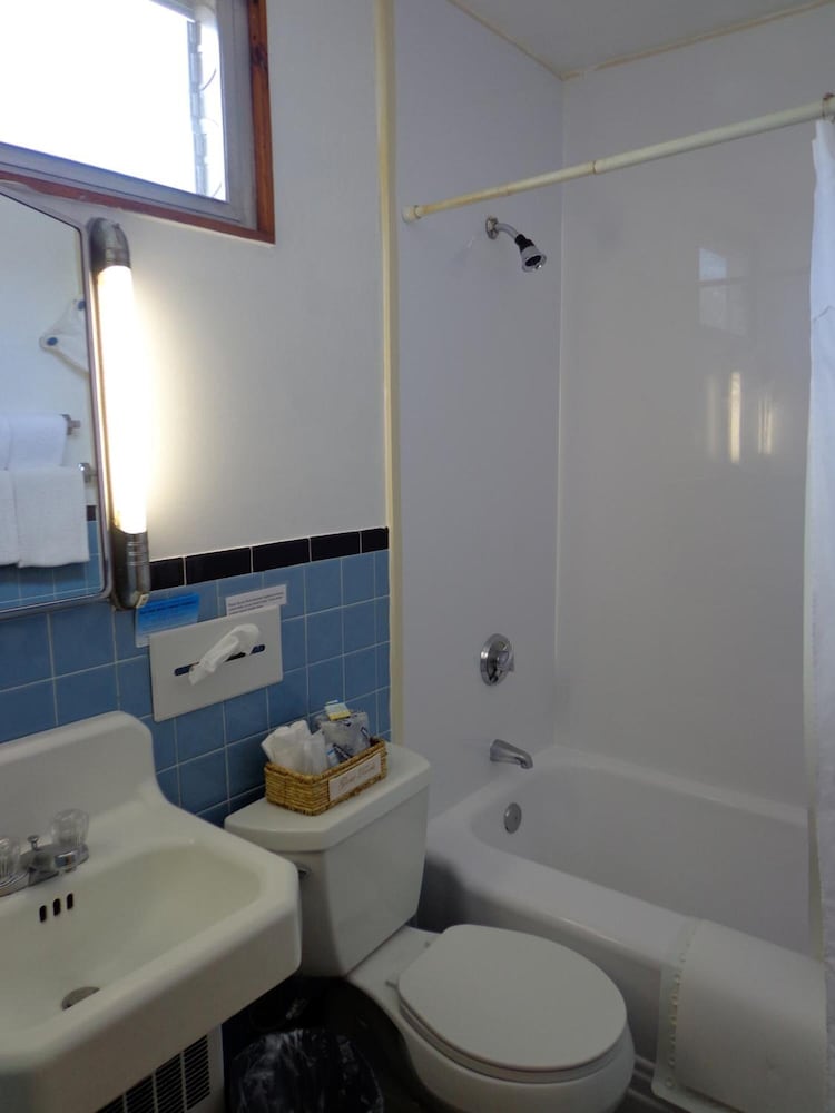 Town & Beach Motel - photo 29
