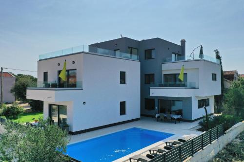 Apartmani tamaris — 4-Star Luxury Hotel in Ugljan, Croatia