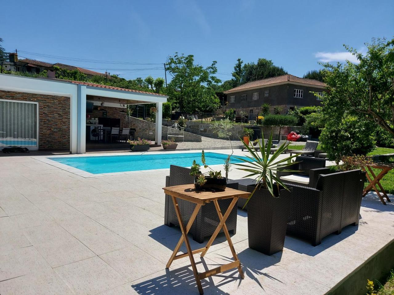 Villa Casa de Santo Antonio — 4-Star Luxury Hotel in Marco De Canavezes, Portugal