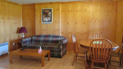 Riverside Chalets - carbon neutral hotel in Unknown City