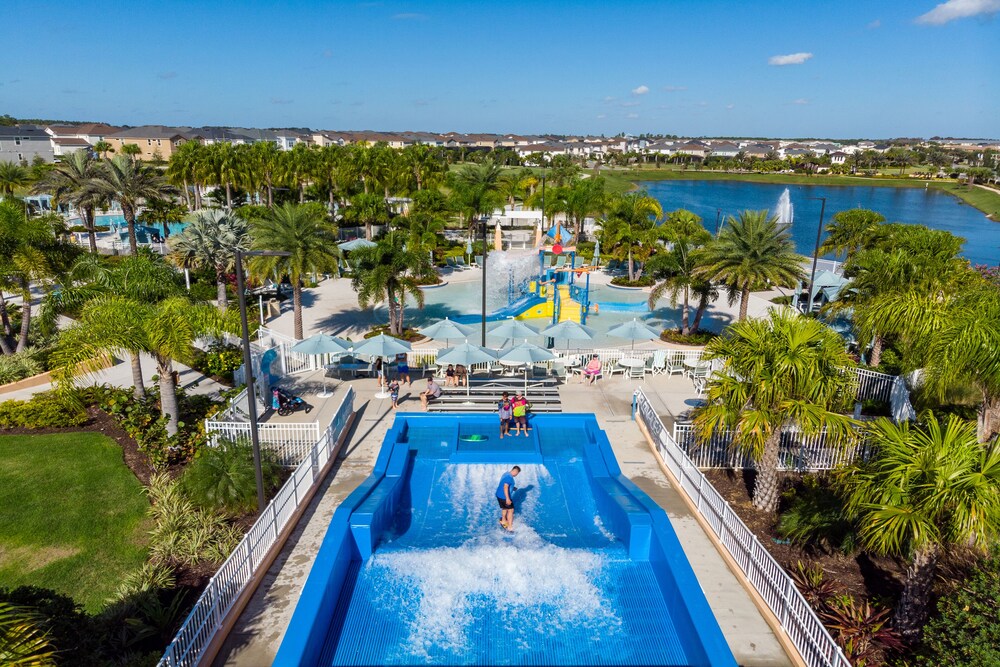 Villatel at Solara Resort 8BRs — 4-Star Luxury Hotel in Kissimmee, United States