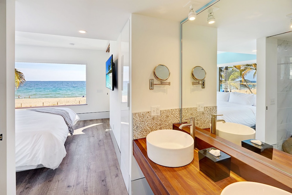 Ocean Treasure Beachside Suites - photo 22