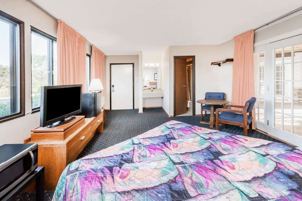 Knights Inn Mackinaw City - photo 12