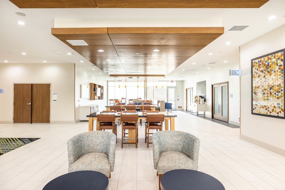 Holiday Inn Express & Suites San Jose Silicon Valley - photo 12