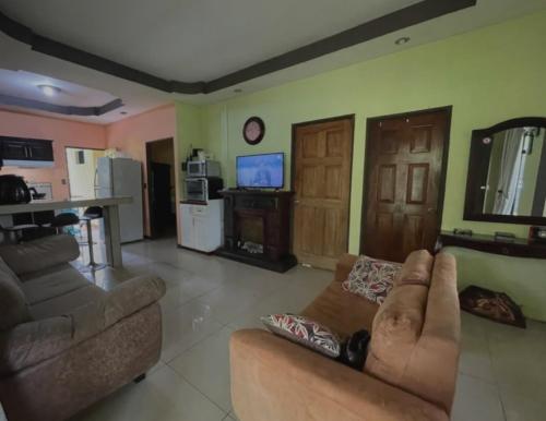 Haciendo Amigos en El Canasto in San Isidro, Costa Rica