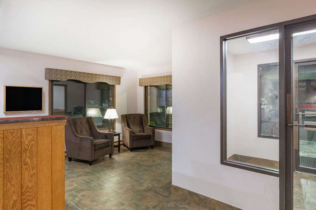 Days Inn by Wyndham Mason City - photo 4