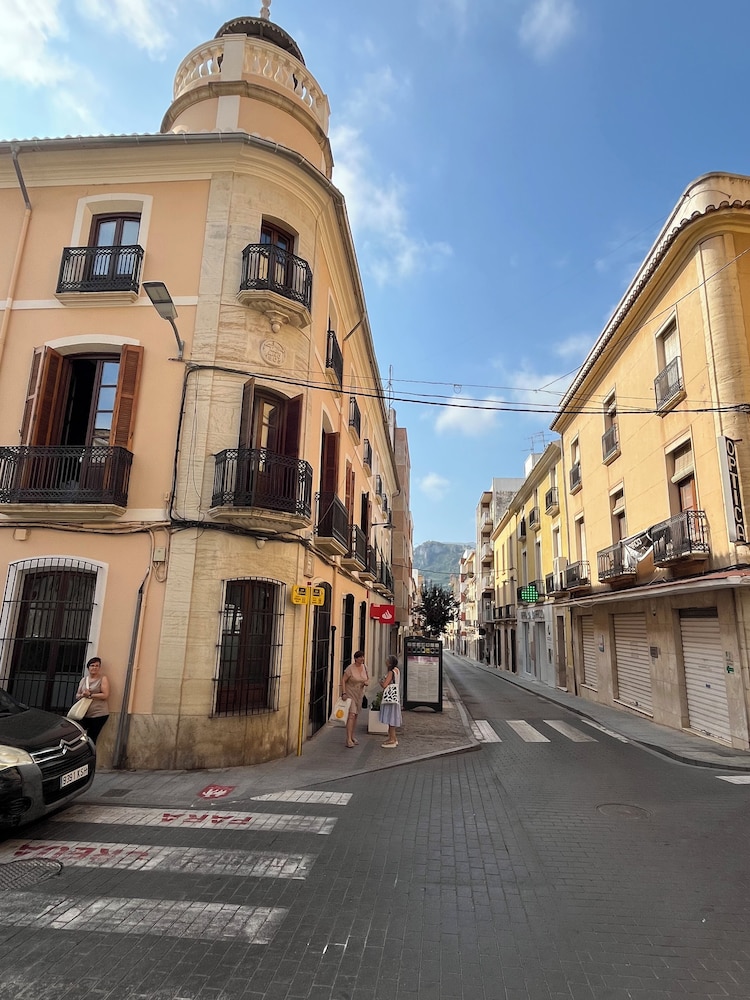 Hotel La Marsellesa in Pego, Spain