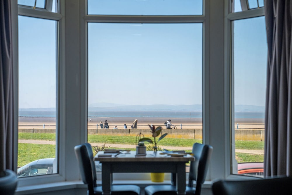 Clifton Hotel — hotel in Morecambe