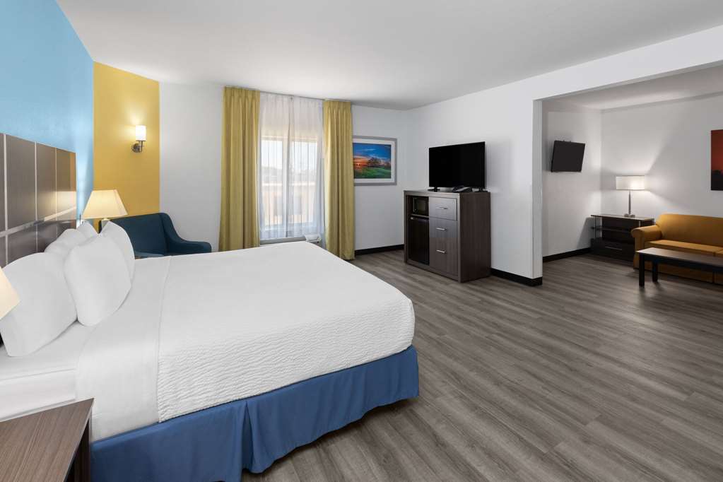Days Inn & Suites by Wyndham Lubbock Medical Center - photo 37