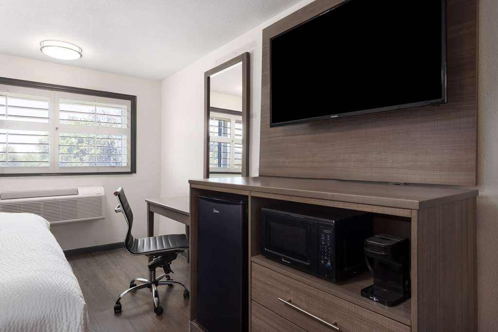 Ramada by Wyndham Medford Airport North - photo 32