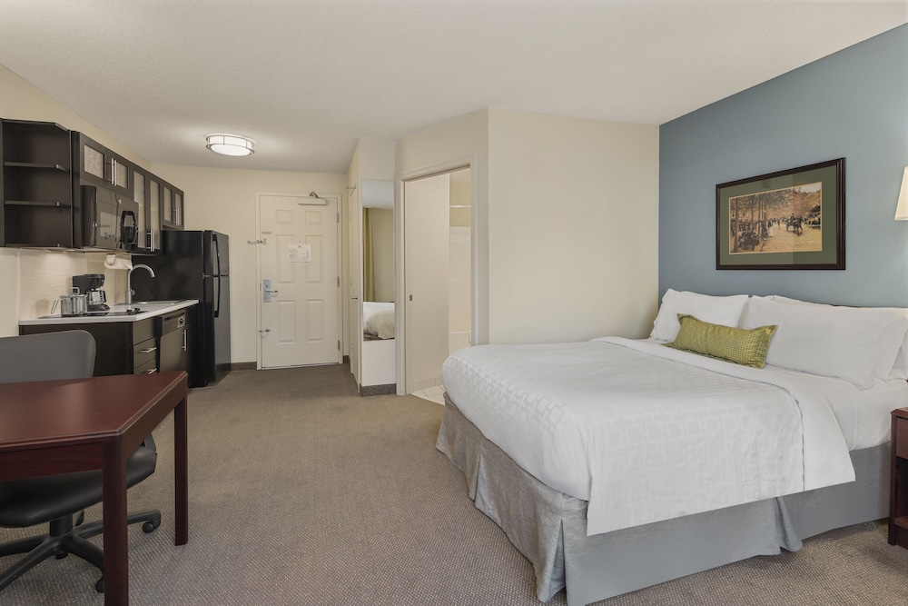 Candlewood Suites Raleigh Crabtree an IHG Hotel - photo 4