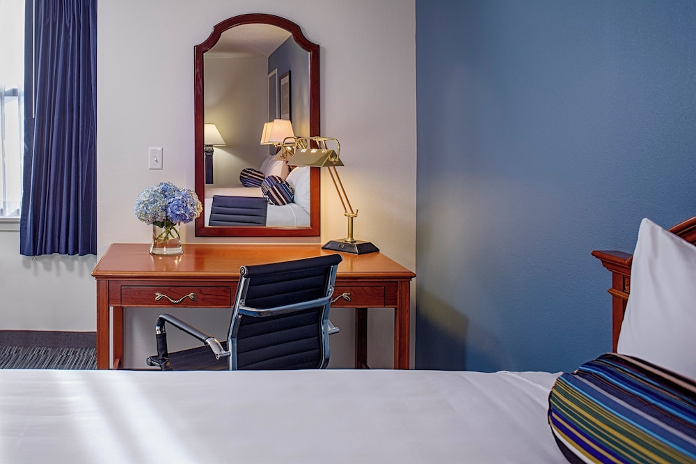 Federal City Inn and Suites - photo 9