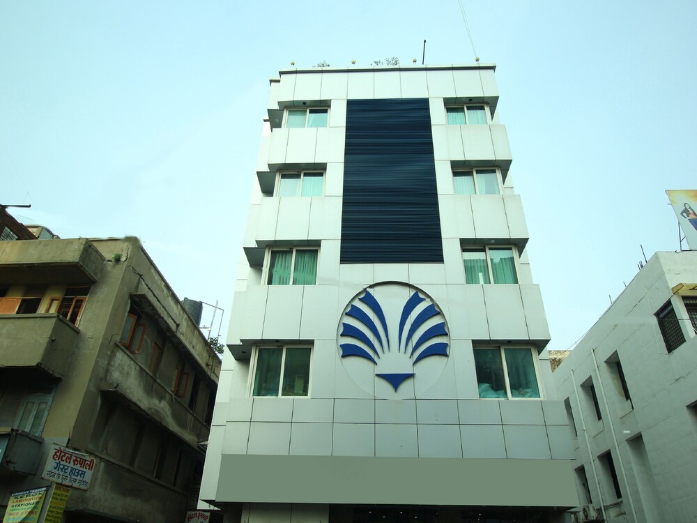 OYO Flagship 312 Near Ashram Road
