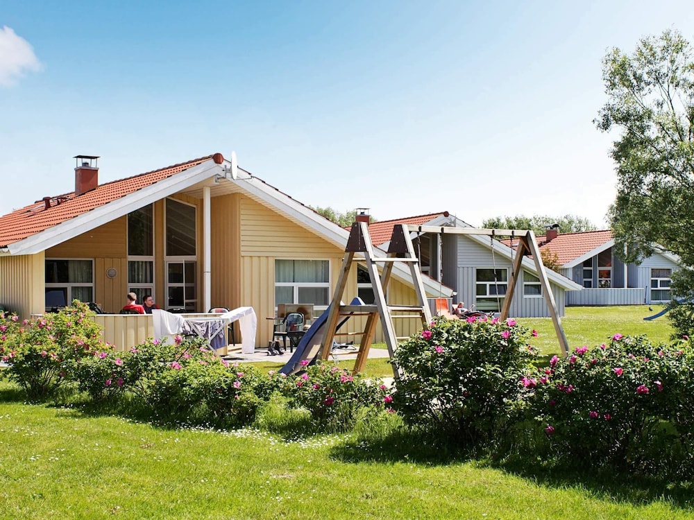Beautiful Holiday Home in LÃ gstÃ r — 5-Star Luxury Hotel in Otterndorf, Germany