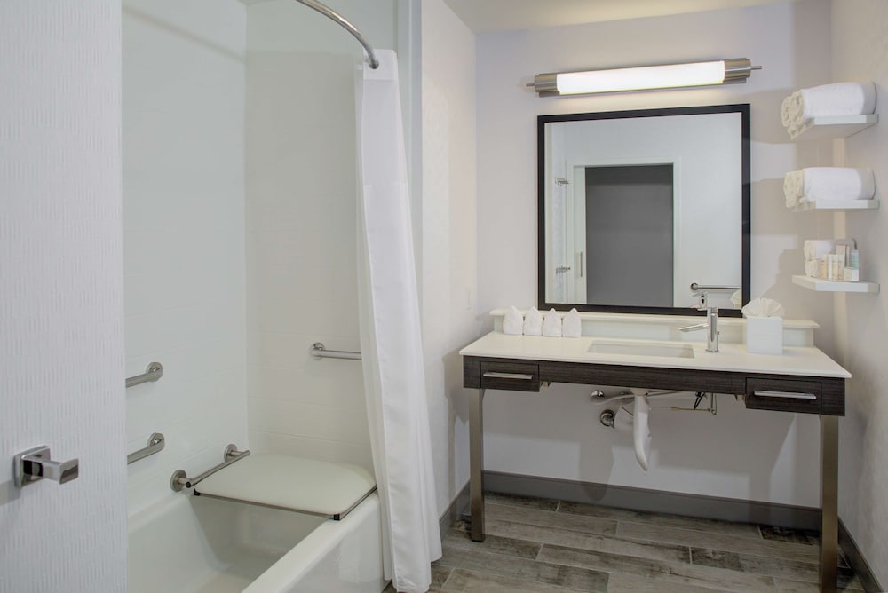 Hampton Inn & Suites Irvine Orange County Airport - photo 16