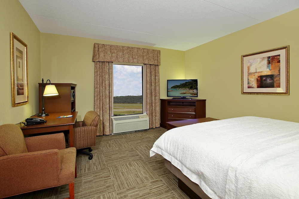 Hampton Inn & Suites Madisonville - photo 11
