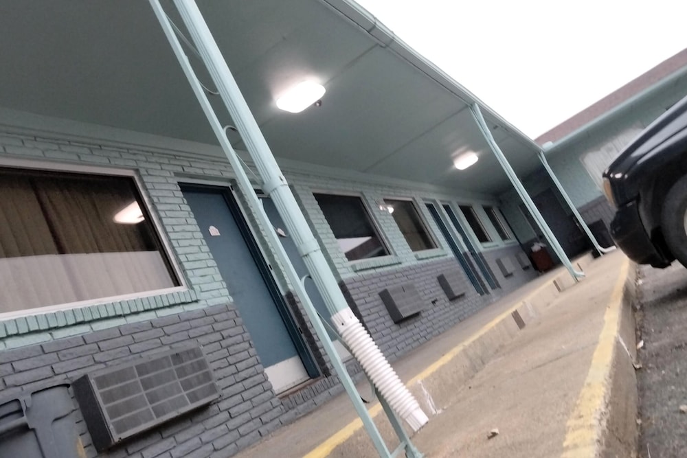 Blueway Inn and Suites El Dorado - photo 14