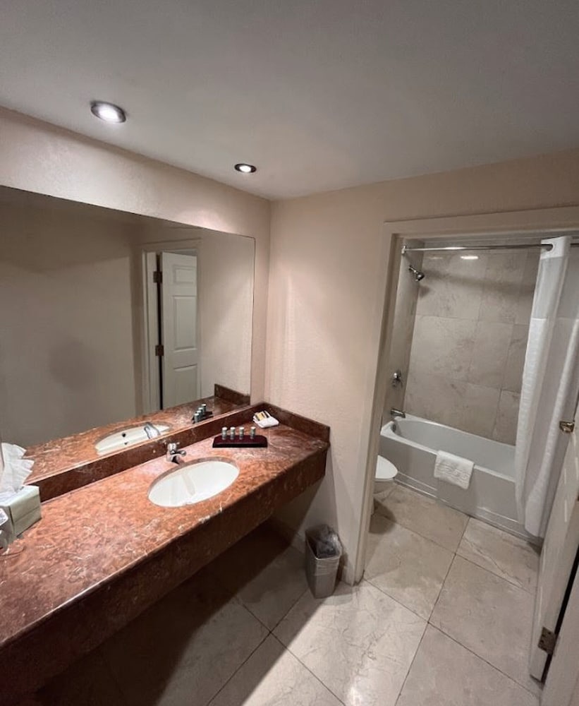 Bposhtels Tampa - photo 25