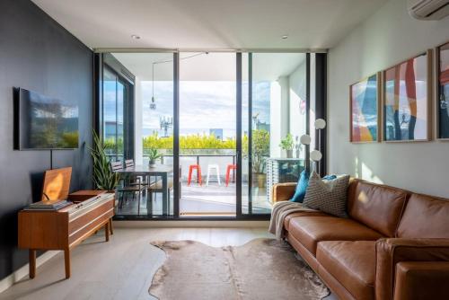 Woodsy OpenAir Living Style — 4-Star Luxury Hotel in Melbourne, Australia