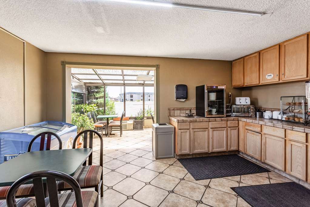 Rodeway Inn Farmington - photo 28